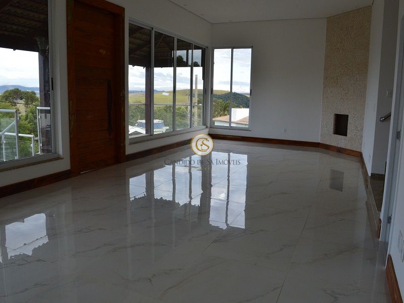 Ampla sala com piso em mármore - 3339