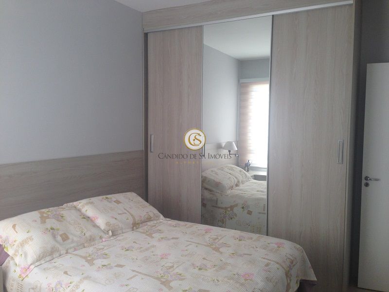 Quarto com armários porta de correr e cabeceira de madeira - 6308