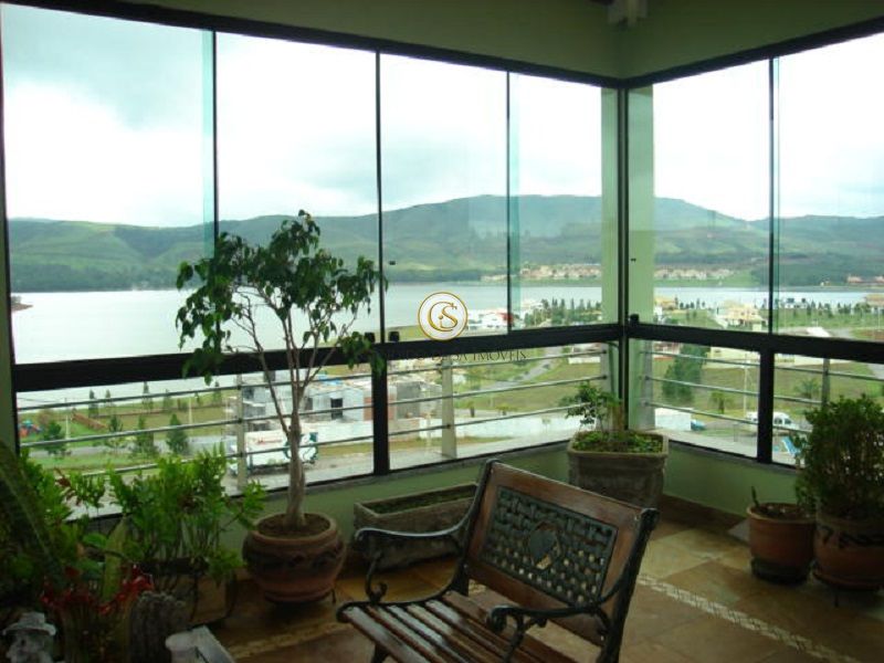 Varanda fechada com vista para lagoa - 820